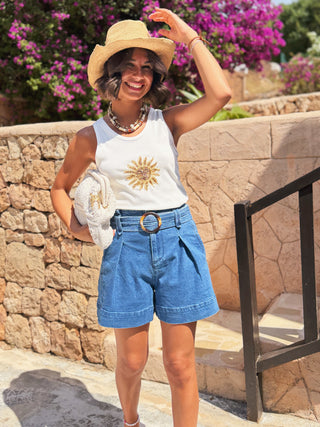 Short en jean avec sa ceinture