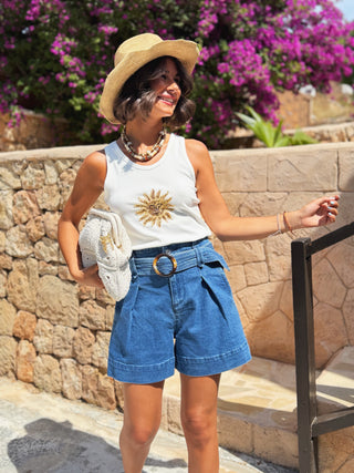 Short en jean avec sa ceinture