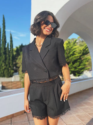 Blazer court DENTELLE noir