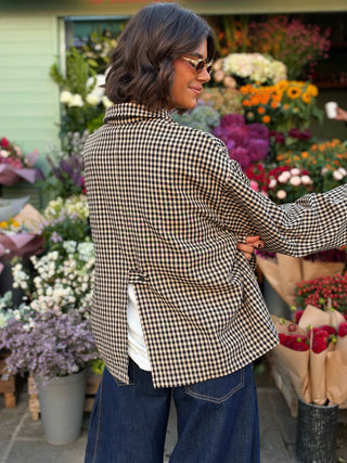 Veste à carreau noir et beige