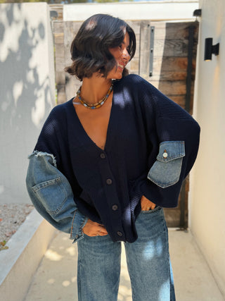 Gilet en maille et jean marine