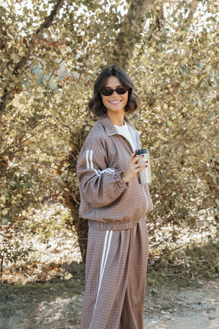Ensemble jogging à carreaux beige