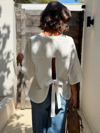 Tee-shirt DOS NU avec son noeud blanc