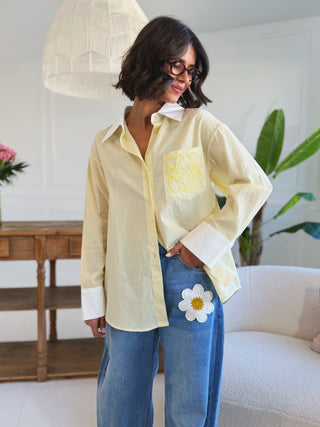 Chemise rayée avec sa broderie jaune
