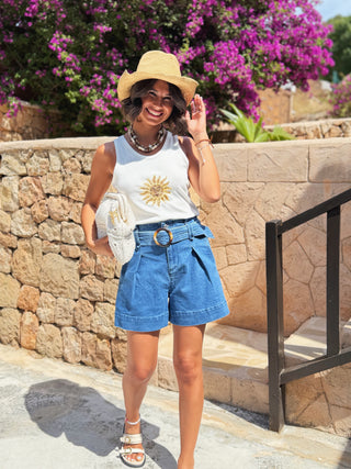 Short en jean avec sa ceinture
