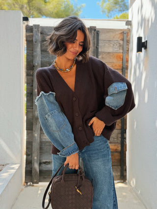 Gilet en maille et jean chocolat