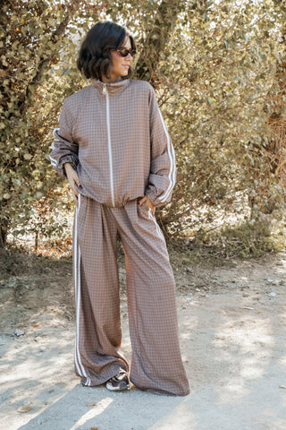 Ensemble jogging à carreaux beige