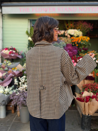 Veste à carreau noir et beige