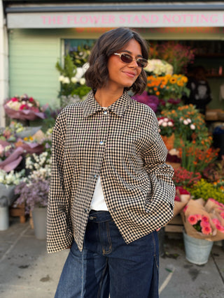 Veste à carreau noir et beige