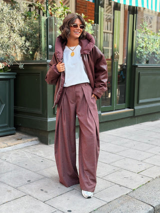 Pantalon fluide à pinces à carreaux bordeaux