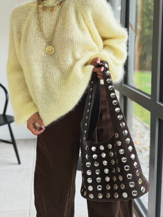 Sac en cuir chocolat clouté argenté