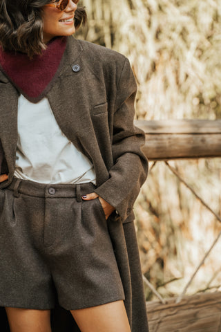 Short chocolat façon feutrine