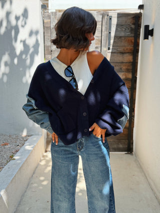 Gilet en maille et jean marine