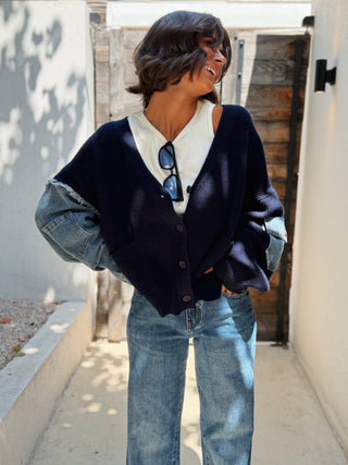 Gilet en maille et jean marine