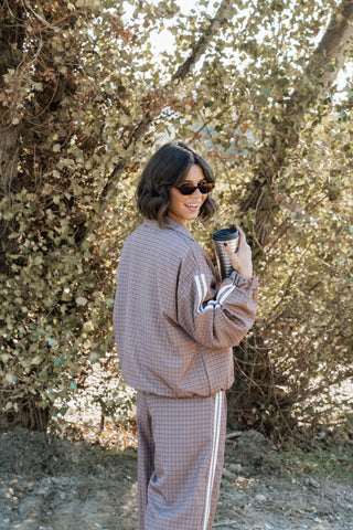 Ensemble jogging à carreaux beige