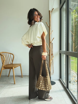 Sac en cuir taupe clouté doré
