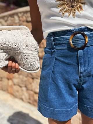 Short en jean avec sa ceinture