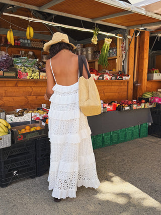 Robe en broderie anglaise à fines bretelles