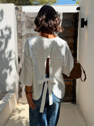 Tee-shirt DOS NU avec son noeud blanc