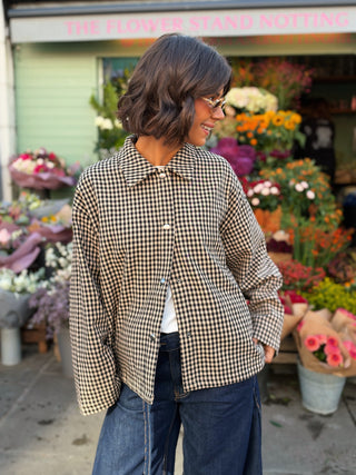 Veste à carreau noir et beige