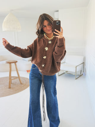 Gilet BROOKE marron avec ses bijoux