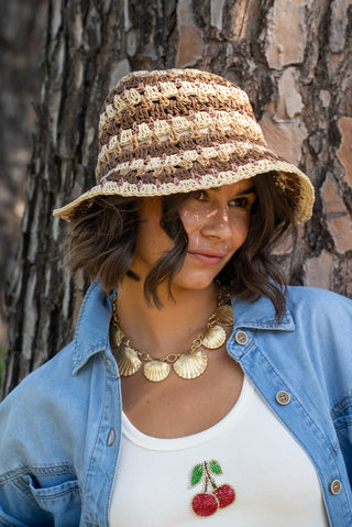 Chapeau rayé en raphia
