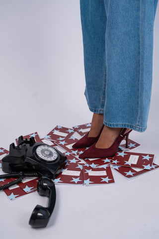 Talons boucles dorés bordeaux
