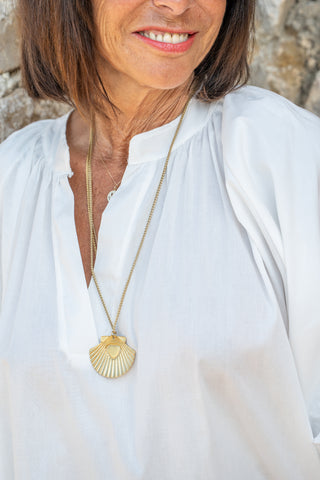 Robe courte blanc & ses broderies