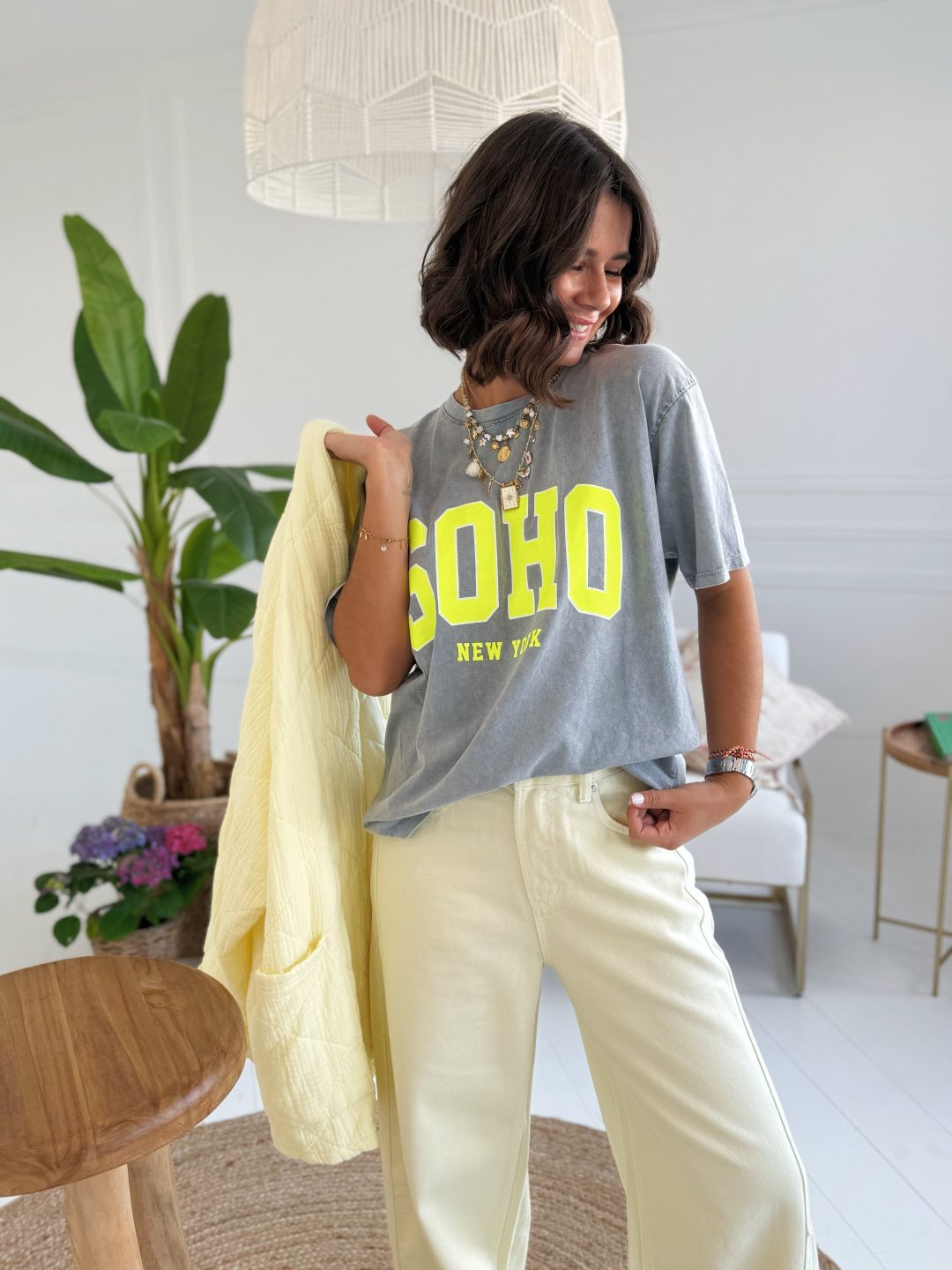 Tee-shirt SOHO gris/jaune – Image 2